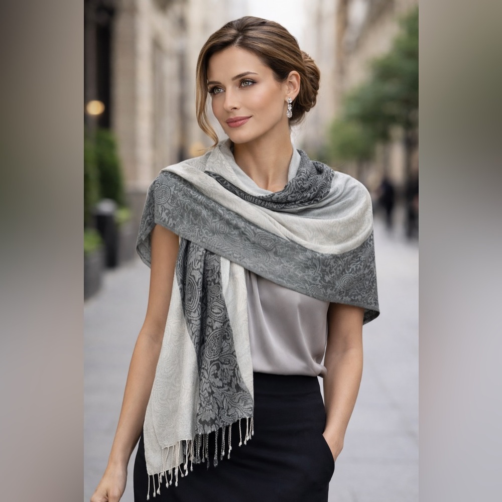 100%‎ viscose  Gray Paisley Scarf